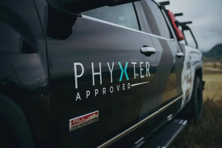 Logotipo do caminhão de serviço aprovado pela Phyxter