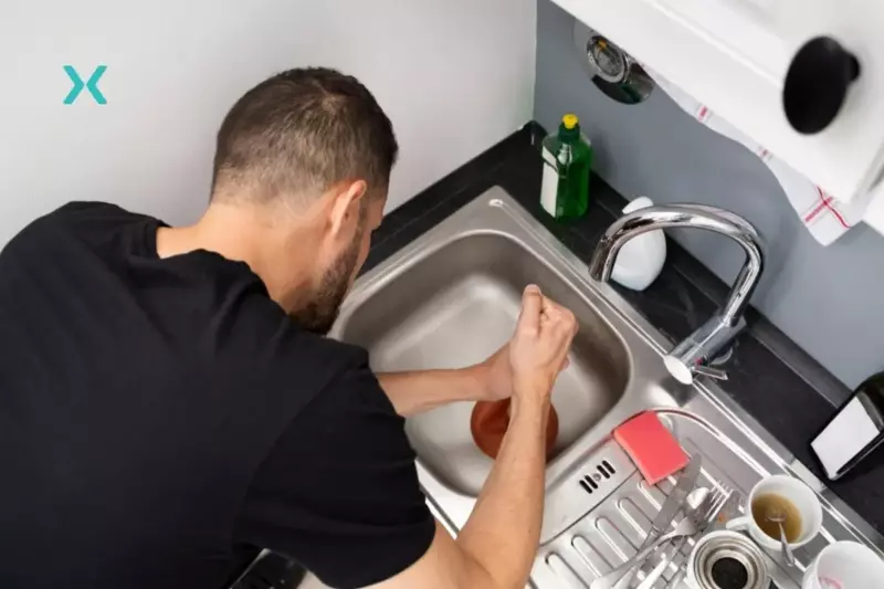 Plunging Kitchen Sink compress