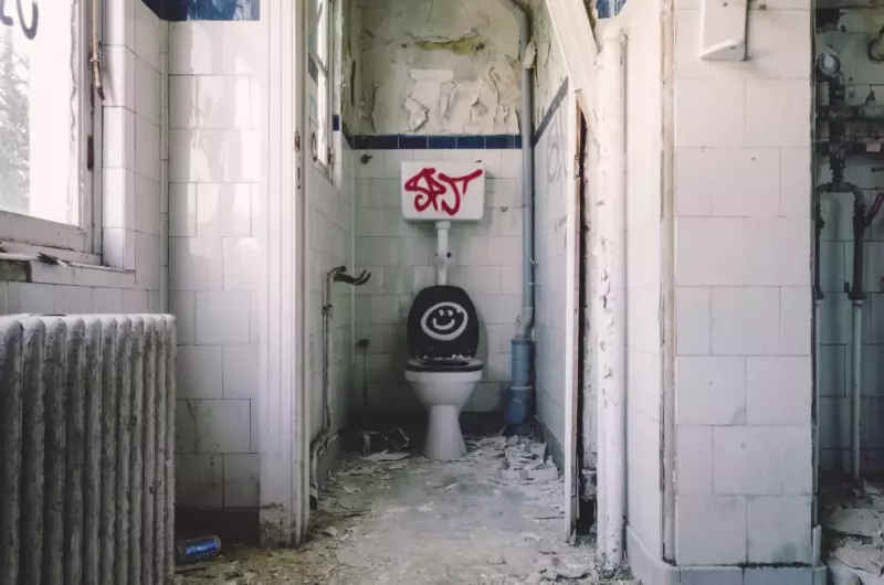 dirty old bathroom
